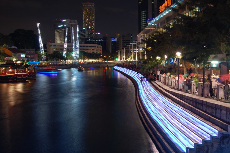 Photo: Singapore River at Clarke Quay and Central (Photo: Edwin.11, Wikimedia Commons)