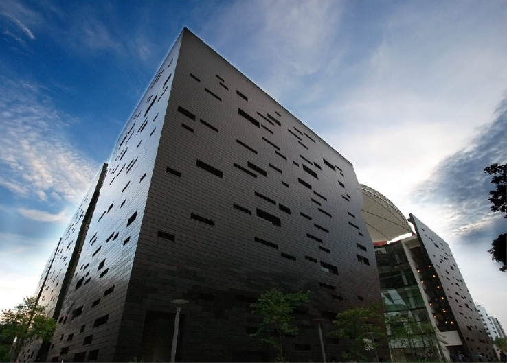 Photo: CIty Campus of LASALLE College of the Arts Singapore (Photo: Mithril Cloud, Wikimedia Commons)