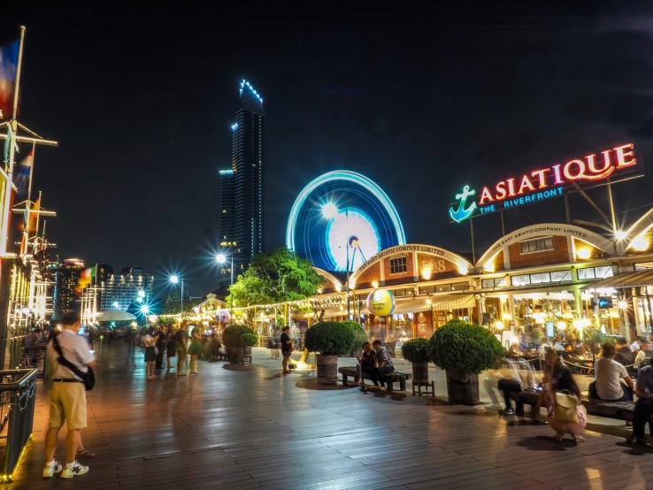 BANGKOK THAILAND - APRIL 25: Outdoor Restaurant in Asiatique The