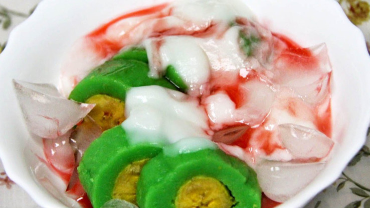 5. Rekomendasi Kuliner Makassar: Es Pisang Ijo