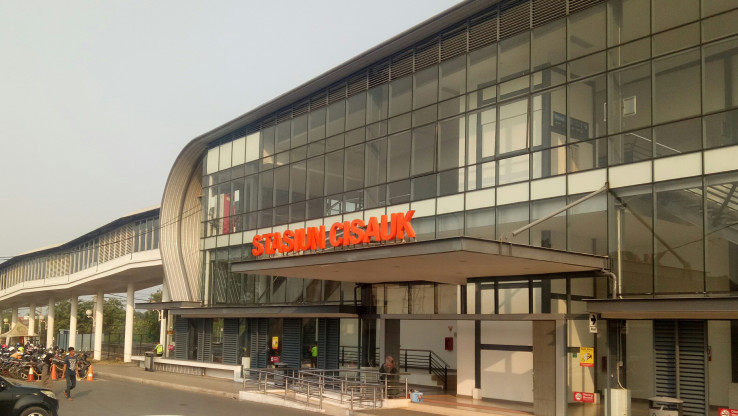 Stasiun Cisauk Berkonsep Futuristik