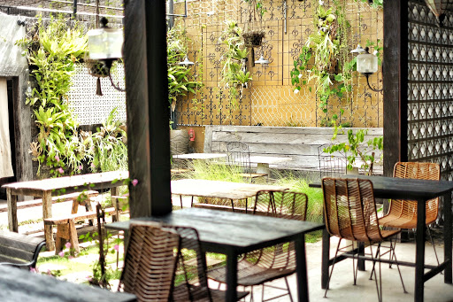 The Alleyway Cafe buka untuk sarapan hingga larut malam, membuat nongkrong pun terasa betah. (nomnombali.com)