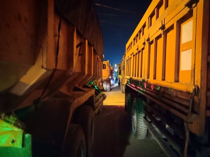 Parung Panjang dahulu sering disebut sebagai Jalur Neraka, mulai dari jalanan yang rusak, macet, juga debu akibat kawasan ini selalu dilalui oleh truk-truk besar. (fajarbogor.com) 