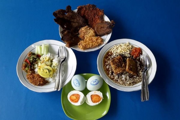 Keunggulan dan Keunikan Sidoarjo: Kuliner Rawon Gajah Mada