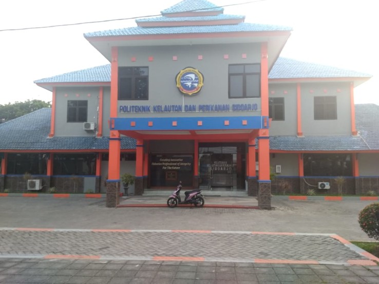 Infrastruktur dan fasilitas Sidoarjo dalam bidang pendidikan sangat memadai. Salah satu sekolah tinggi yang banyak dituju adalah Politeknik Kelautan dan Perikanan Sidoarjo. (awii.co.id)