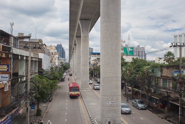 Bangkok,thailand-august,25,2016:,Bts,Sky,Train,High,Rail,At,Bang