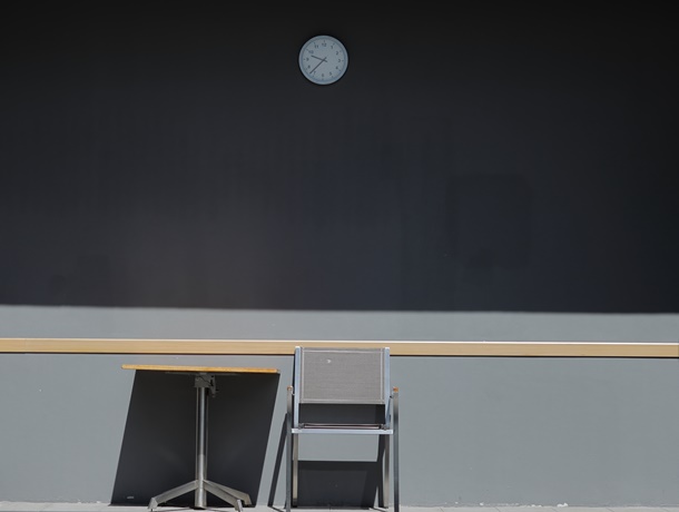 Shadow,And,Light,Of,Chair,Table,And,Clok,On,Wall