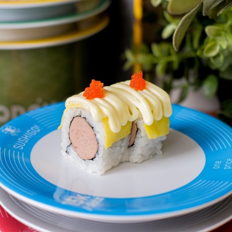 Menu favorit di restoran di PIK iniÂ  adalah salmon bomb yang berisi 2 salmon grill dengan mayonaise dan telur ikan. (instagram.com/sushigo_id)