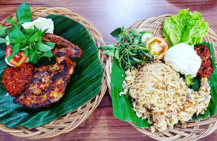 4. Pasar Modern Bintaro: Ayam Geprek Taliwang