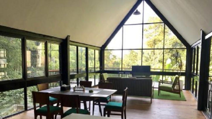 Villa di Bandung: Bangku Villa, Ketenangan di Tengah Pepohonan Rindang