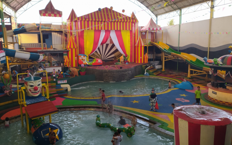 Kolam Renang Jatiasih: Sirkus Waterplay