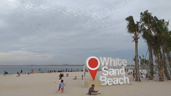 Tempat Wisata di Pantai Indah Kapuk: Pantai Pasir Putih