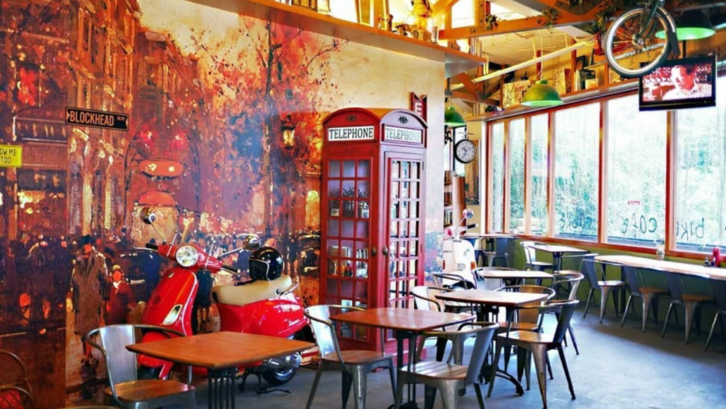 British style nampak jelas dari kafe yang berlokasi di jantung bisnis ibu kota ini. (Foto: getlost.com)