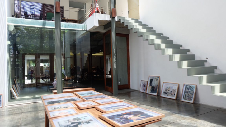 Bak galeri seni, Dia.lo.gue menawarkan konsep kafe yang unik dan kekinian. (Foto: pergikuliner.com)