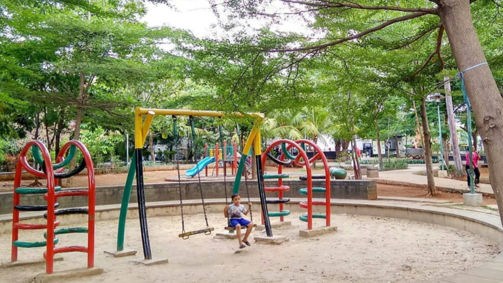 8. Taman di Jakarta Timur: Taman Mahoni