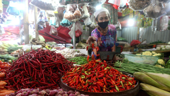 Bahan-bahan segar yang tersedia lengkap di pasar Pondok Gede selalu diburu para pembeli. (Foto: idxchannel.com)