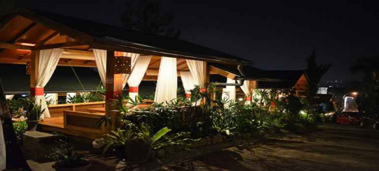 Dari dataran tinggi Dago, Anda bisa menikmati pemandangan Kota Bandung sambil menyantap hidangan bukber. (Foto: tempatwisatadibandung.info)