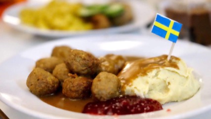 5. Tempat Buka Puasa di Tangerang: Food Court IKEA