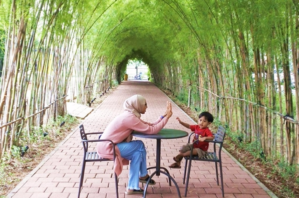 Scientia Square Park adalah wisata edukatif yang pas untuk dijadikan tempat piknik di Tangerang bersama keluarga. (Foto: putrinyanormal.com)