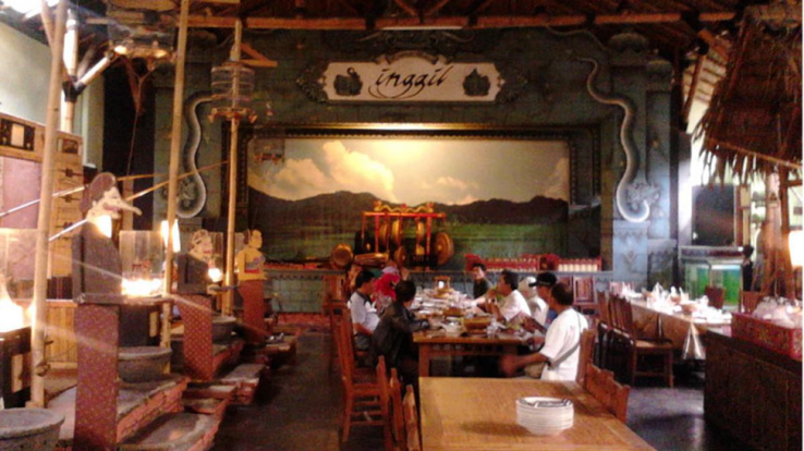5. Tempat Buka Puasa di Malang: Rumah Makan Inggil