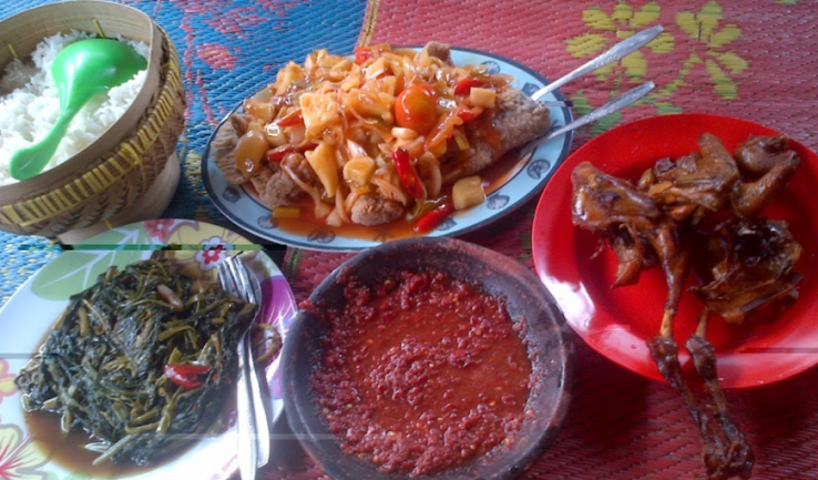 7. Tempat Buka Puasa di Malang: Warung Lesehan Pak Sholeh