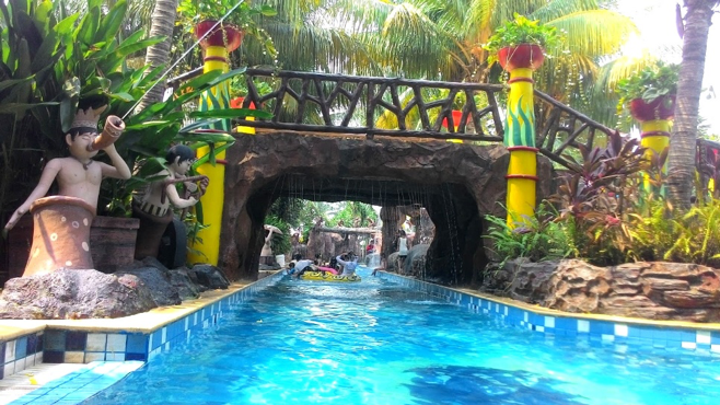 Citra Raya Water World jadi tempat piknik di Tangerang yang pasti disuka anak-anak dan betah berlama-lama. (foto: penawisata.com)