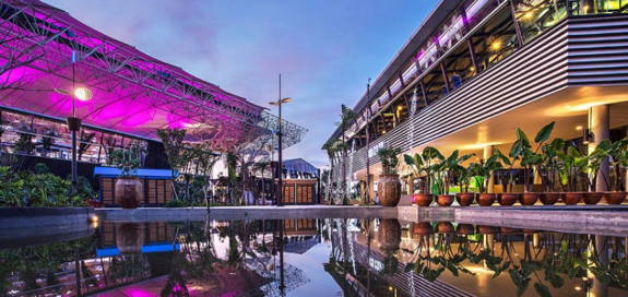 The Breeze bisa jadi tempat piknik di Tangerang lengkap mulai dari nonton film, hangout, makan, hingga berbelanja. (foto: bisnisnews.id)