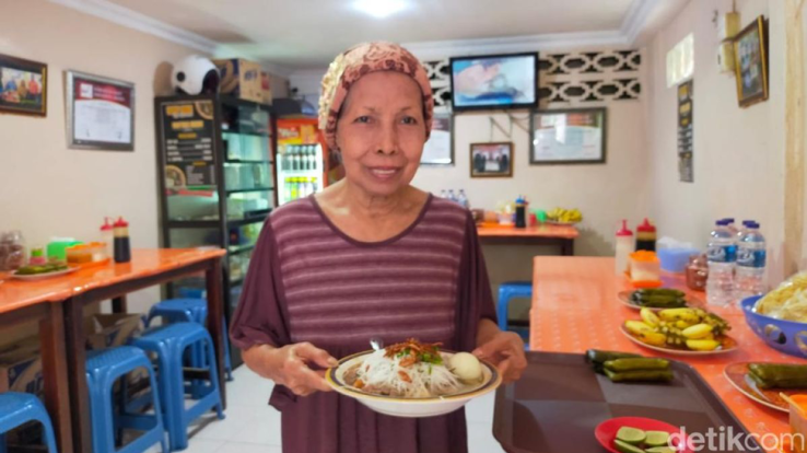 5. Kuliner Makassar: Sop Ubi Datumuseng
