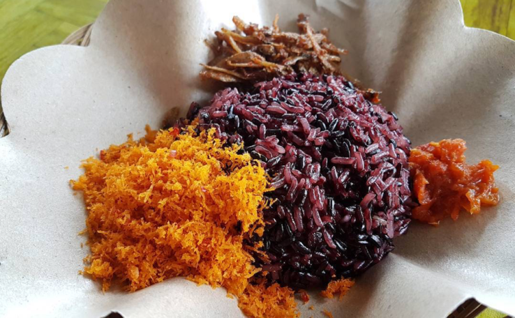 4. Kuliner Makassar: Songkolo Bagadang Timbang Alhamdulillah