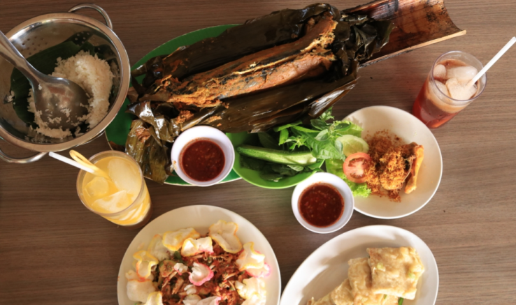 4. Kuliner Sentul: Ikan Bakar Bambu Haur