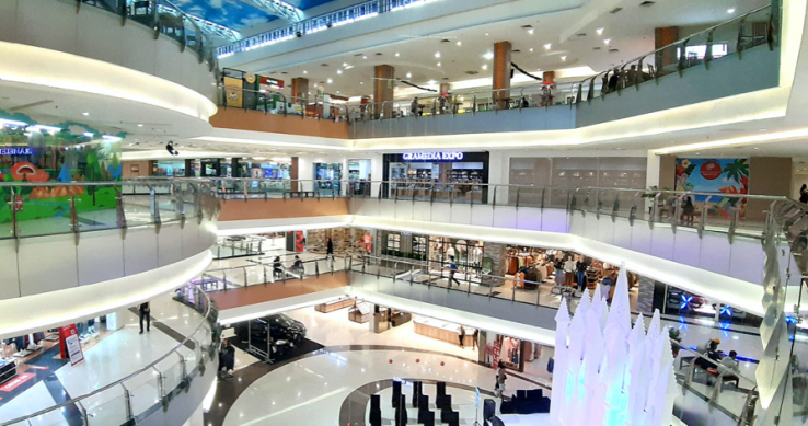 Mall di Solo yang satu ini terbilang sangat lengkap hingga arena go kart pun tersedia. Â (Foto: pakuwonjati.com)