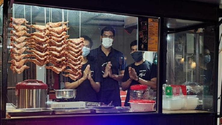 8. Kuliner Pasar Lama Tangerang: Kepak Madu Mael