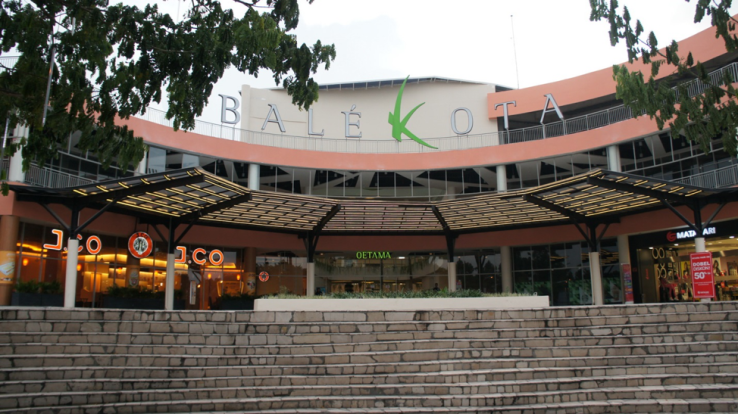 Jika bosan dengan kesibukan harian, ambil waktu sejenak dan nikmati fasilitas serta sentra kuliner yang ada di Mall Bale Kota. (Foto: travelingyuk.com)