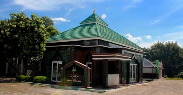 2. Pesantren di Depok: Darus-Sholihin