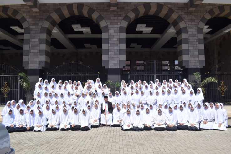 2. Pesantren di Tasikmalaya: Sukahideng