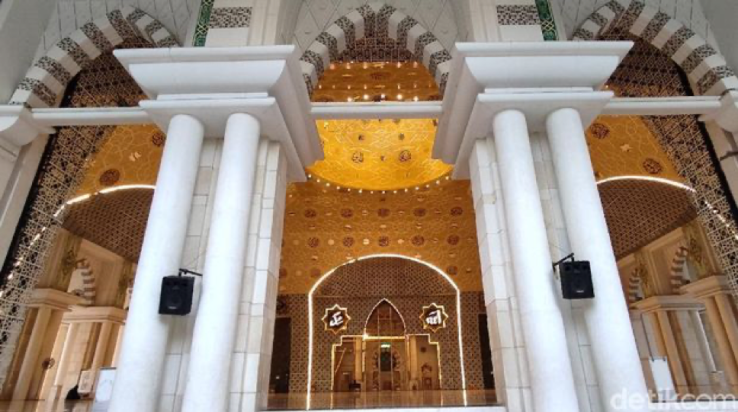 Keunikan Masjid Raya Makassar: Pulas Keemasan