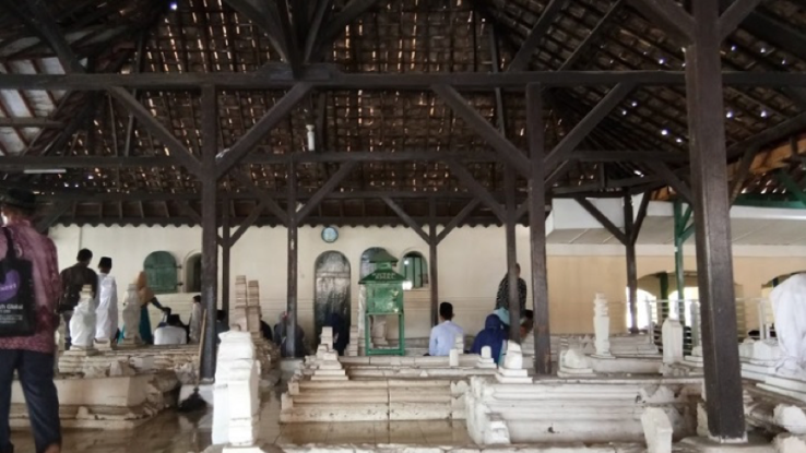 Makam di Masjid Agung Banten