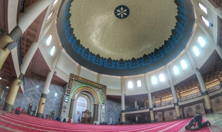 Berburu Foto-foto Cantik di Masjid Raya Bandung