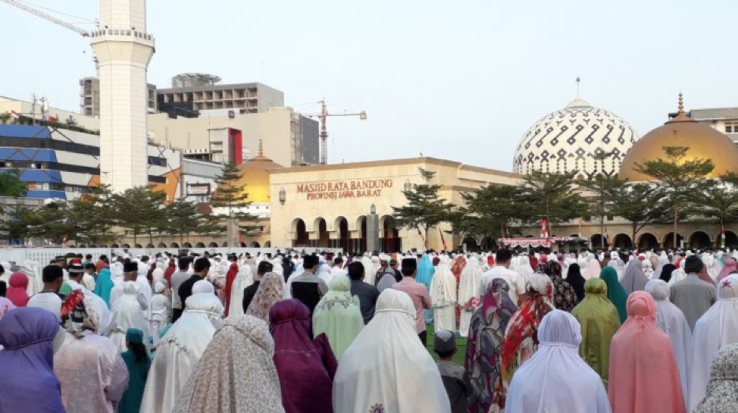 Salat Hari Raya di Masjid Raya Bandung