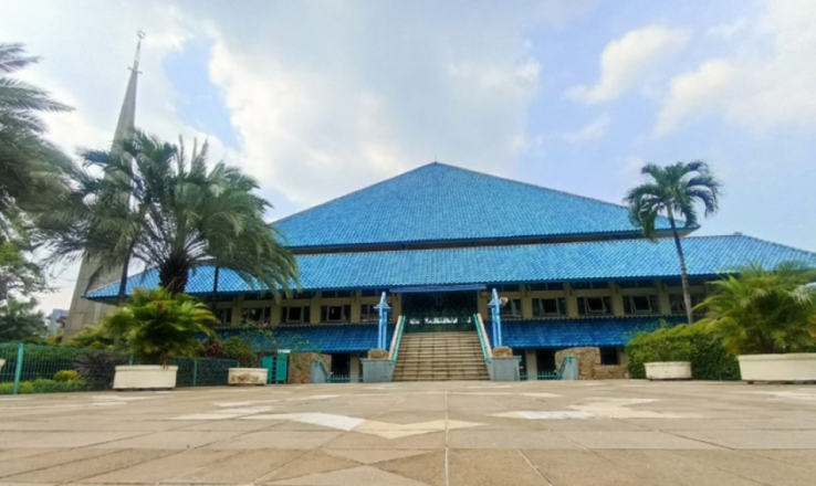 Arsitektur bagian dalam Masjid Raya Pondok Indah terlihat gagah dan megah.Â  (Foto: langit7.id)