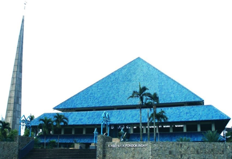 Pembangunan Masjid Raya Pondok Indah dimulai tahun 1990-1992. Pembangunan ini diprakarsai oleh Yayasan Masjid Raya Pondok Indah. (Foto: jamdigital.co.id)