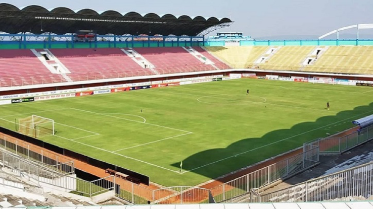 Dengan empat tribun, Stadion Maguwoharjo mampu menampung puluhan ribu orang. (Foto: Okezone.com)
