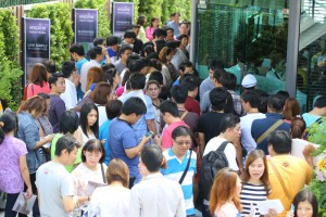 AP_Sathorn Thapra presale crowd