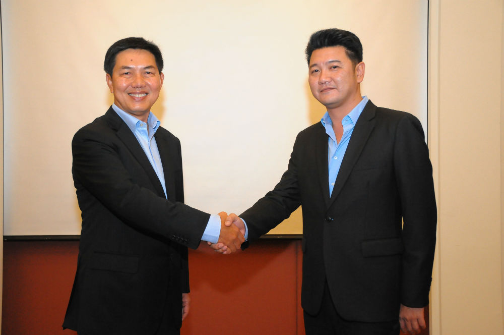 Singha hand shakes Nirvana