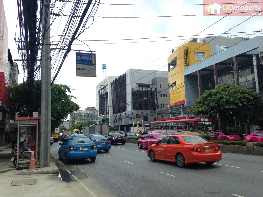 Petchaburi Road