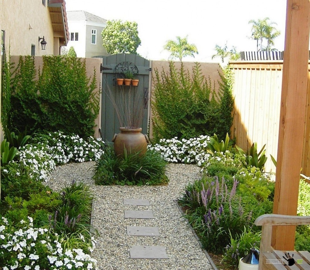 Manfaatkan area yang biasa diabaikan untuk menciptakan nuansa hijau pada rumah anda.Image via www.homedec.in.th