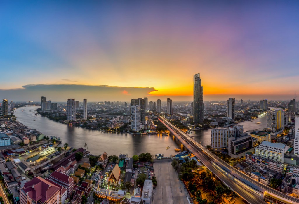Bangkok skyline_river