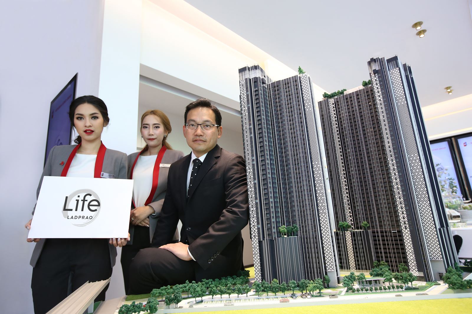 Life Ladprao model