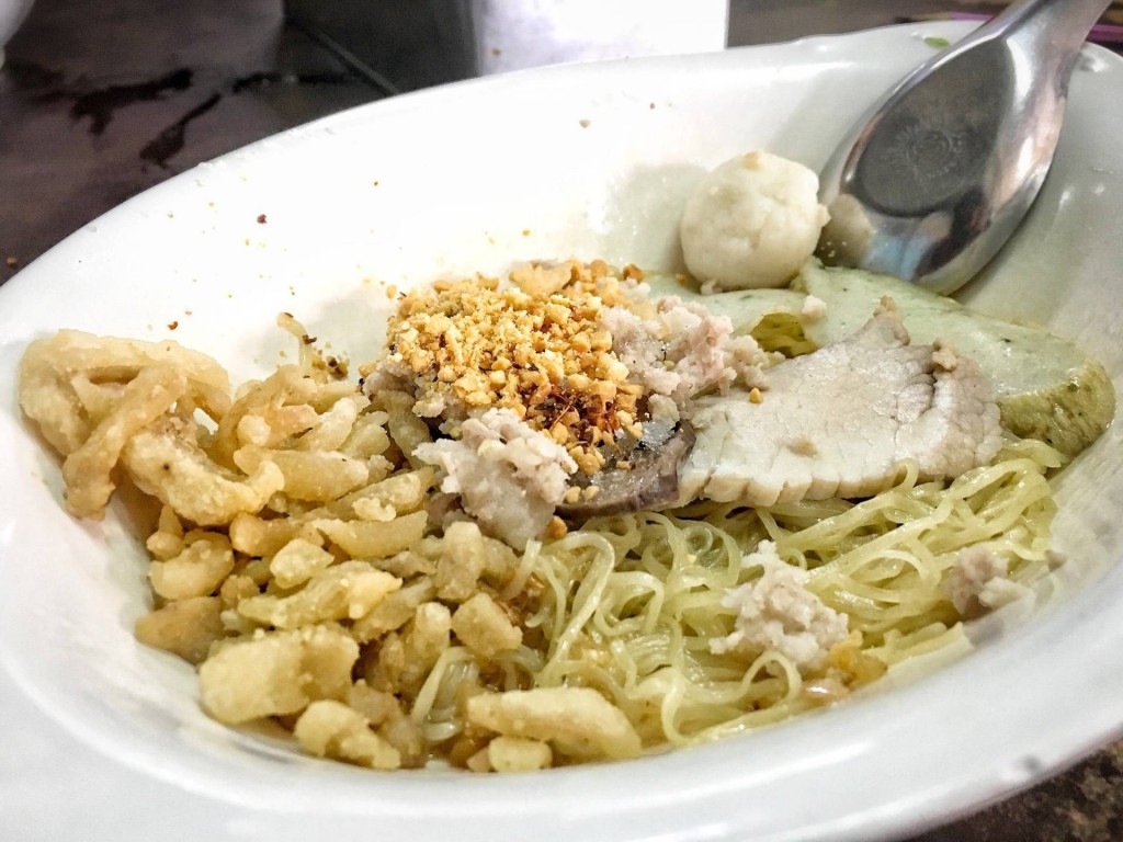 ตำนานแซวก๋วยเตี๋ยวหมูซอยสุขุมวิท 49