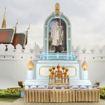 เปิดให้ประชาชนร่วมถวายดอกไม้ เบื้องหน้าพระบรมฉายาลักษณ์ ร.9 ทุกวัน ตลอด 24 ชม.